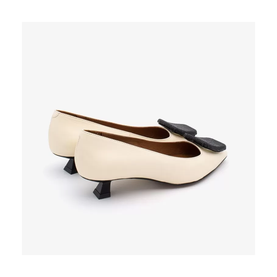 casey__women_s_leather_pointed_toe_pumps_with_low_heel_2.webp Pumps And High Heels<Ángel Alarcón Casey - Women S Leather Pointed Toe Pumps With Low Heel
