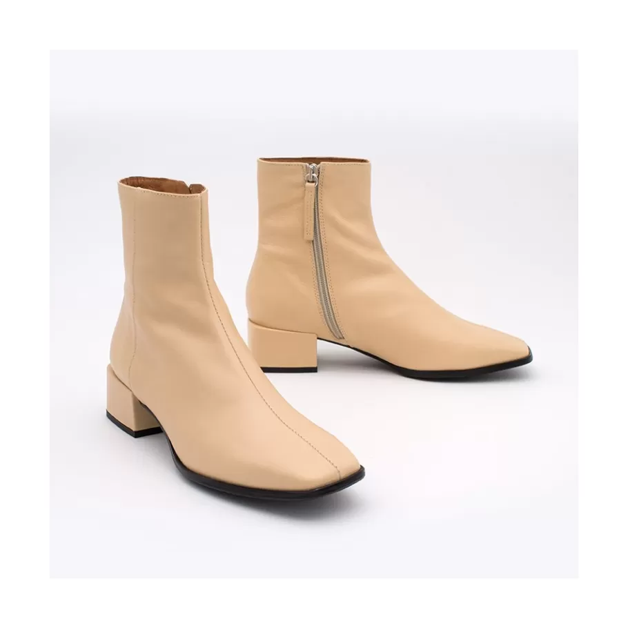 Last Units<Ángel Alarcón Oyate - Comfortable Patent Leather Booties With Low Wide Heels