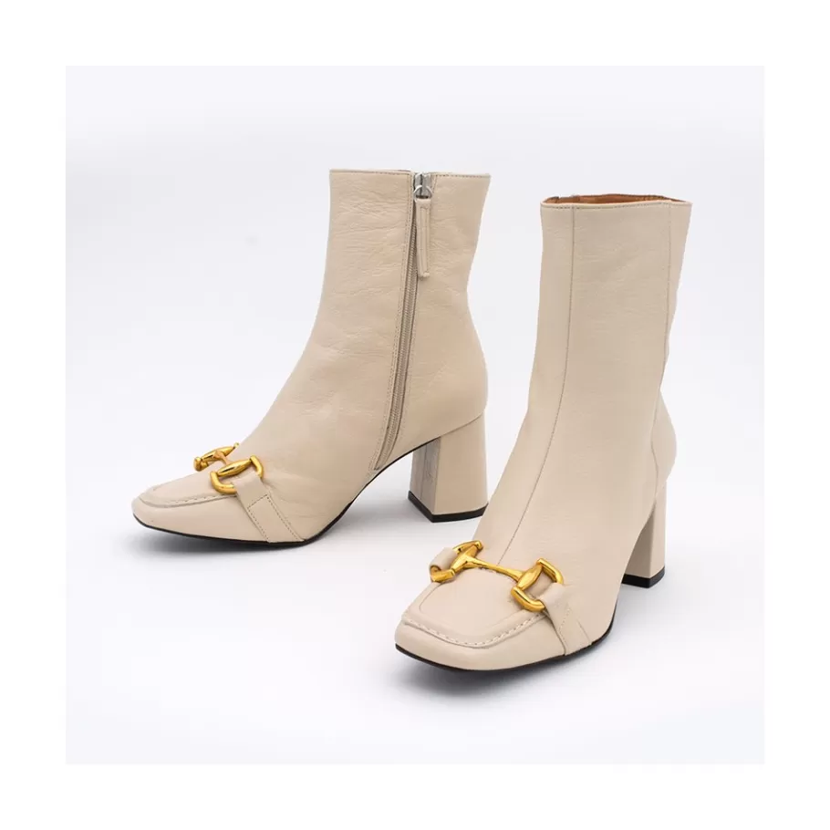 Last Units<Ángel Alarcón Pryor - Leather Ankle Boots With A Metallic Ornament