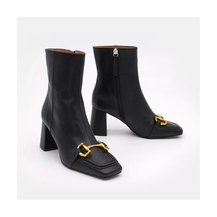 Last Units<Ángel Alarcón Pryor - Leather Ankle Boots With A Metallic Ornament