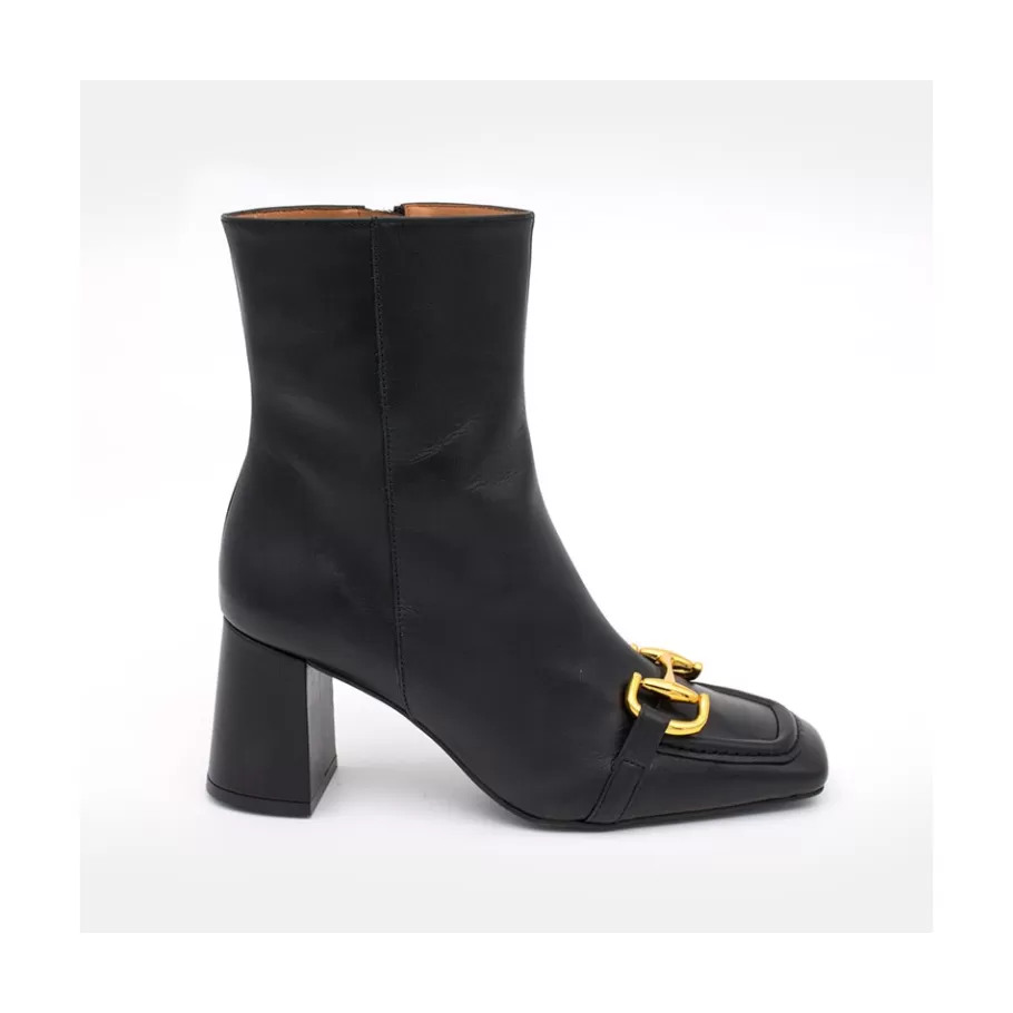 Last Units<Ángel Alarcón Pryor - Leather Ankle Boots With A Metallic Ornament